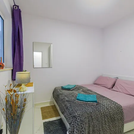 Spacious Brand New Apartment 3 Bdr 2 Bth Balcony *
