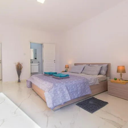 Spacious Brand New Apartment 3 Bdr 2 Bth Balcony