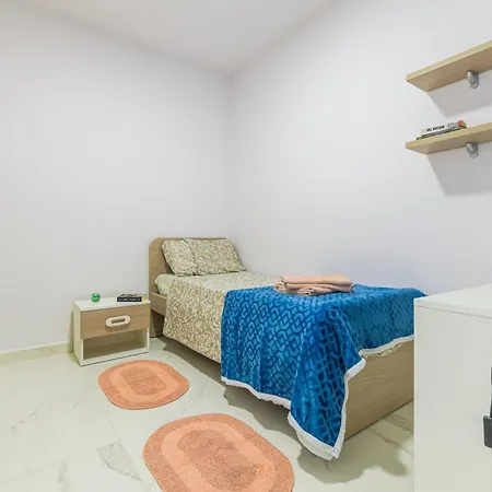 Spacious Brand New Apartment 3 Bdr 2 Bth Balcony 아파트 세인트폴스베이