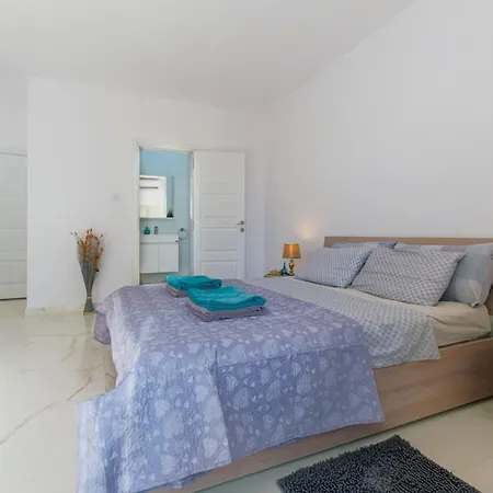 Spacious Brand New Apartment 3 Bdr 2 Bth Balcony *